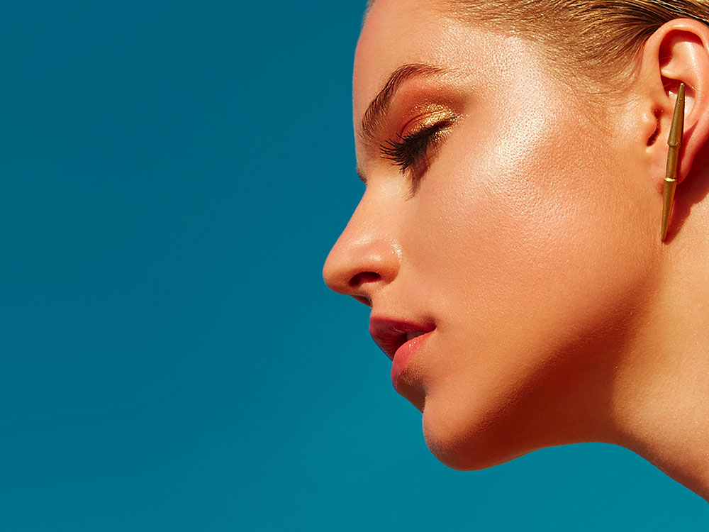 How to Shrink, Shape and Elevate Your Jawline, According to the Pros featured image