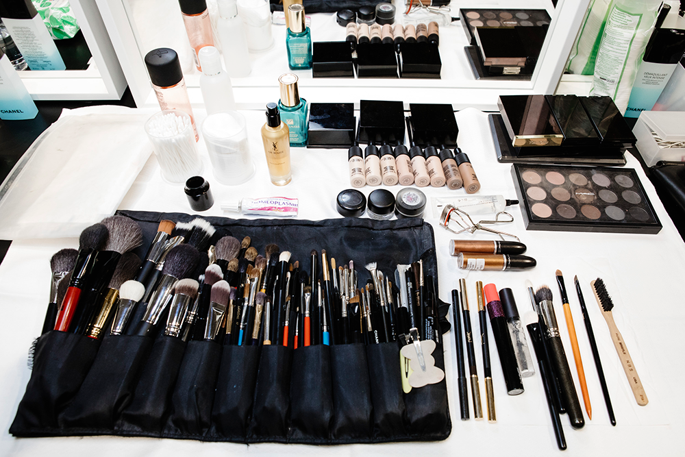 Study Shows Makeup Brushes Hold More Bacteria Than a Toilet Seat featured image