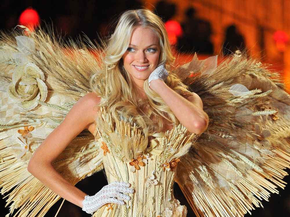 5 Essential Beauty Tricks from Victoria’s Secret Angel Lindsay Ellingson featured image