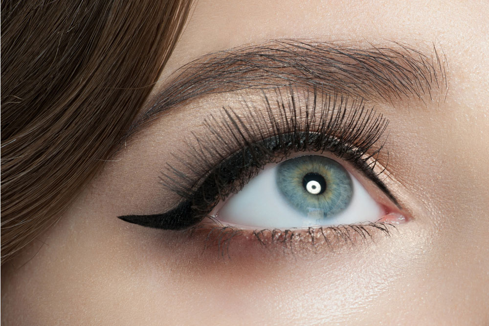 The Easiest Way to Create the Perfect Cat-Eye featured image