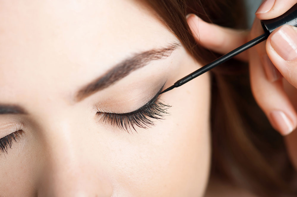 3 Eyeliner Tricks Every Woman Should Know featured image