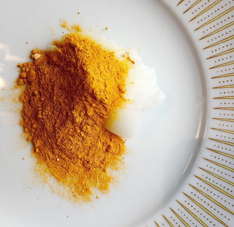 I Brushed My Teeth With Turmeric for a Week for a Whiter Smile featured image