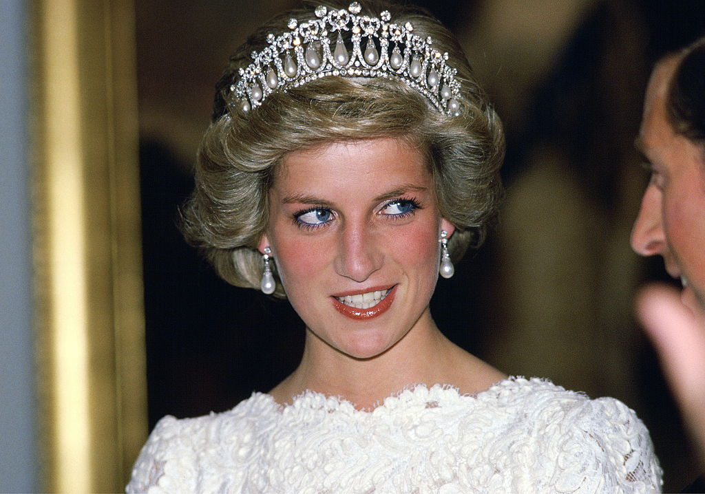 The Crazy Story Behind Princess Diana’s Famous Short Haircut featured image
