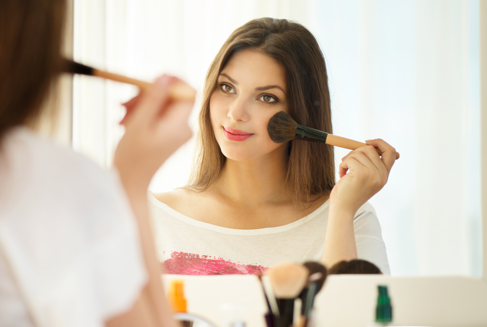 4 Ways You’re Using Your Makeup Wrong featured image