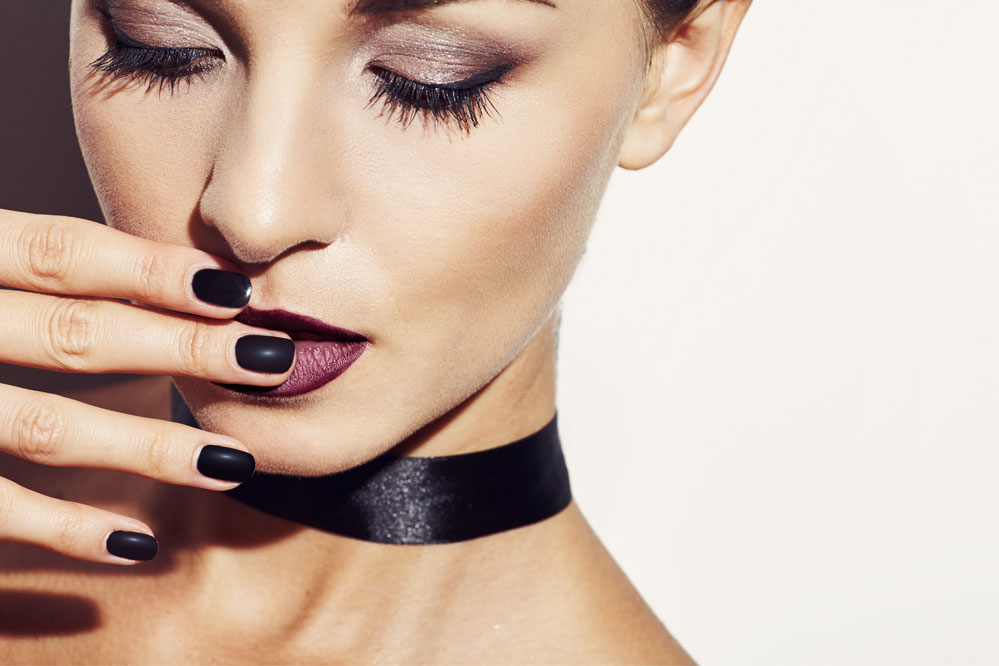 Everything You Need to Know to Pull Off Fall’s Dark Makeup Trend featured image