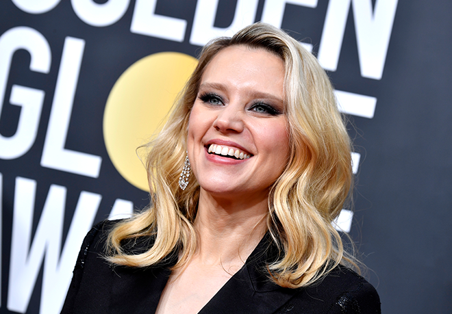 Kate McKinnon’s Golden Globes’ Gun-Metal Eye Look Is So Good—Here’s How to Get It featured image