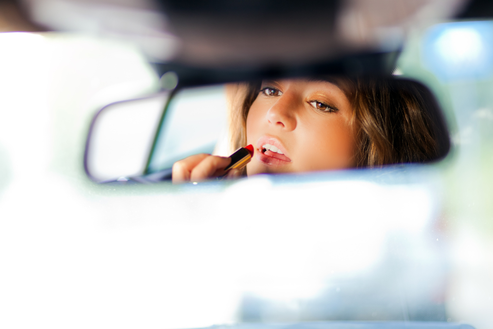 6 Beauty Hacks to Try During Your Next Uber Ride featured image
