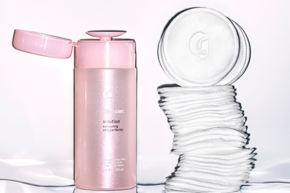 Glossier’s New Exfoliator Delivers Serious Results According to These Before-and-Afters featured image