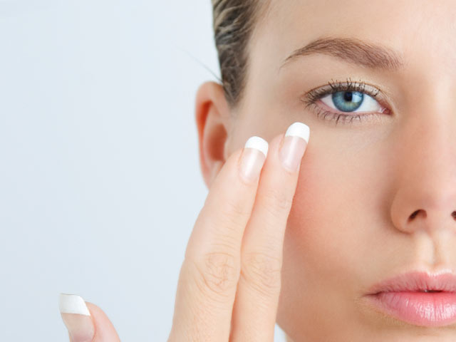 Should You Ice After Eyelid Surgery? featured image
