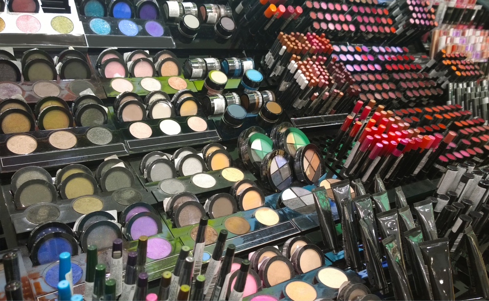 The Underground World of Beauty Product Dumpster Diving featured image