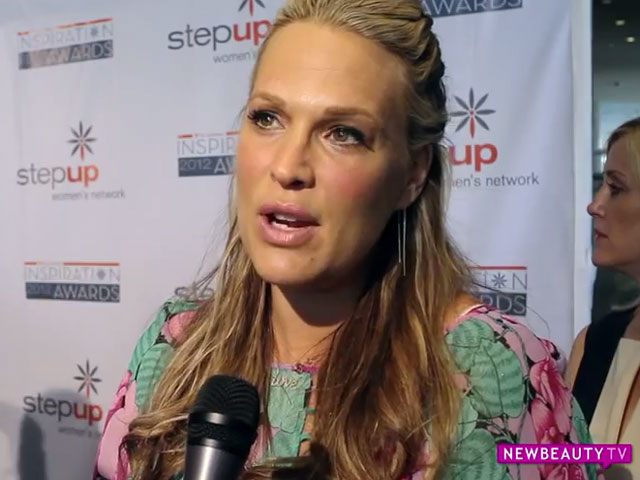 Pregnant Molly Sims Shares Her Beauty Tips featured image