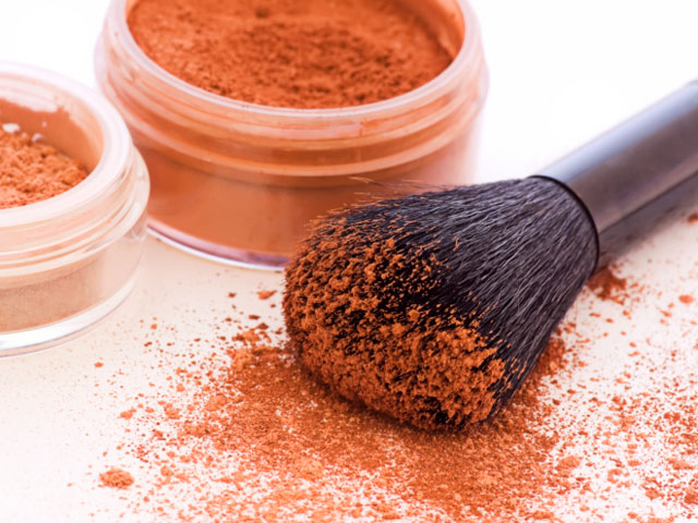 Pros And Cons Of Mineral Makeup - NewBeauty