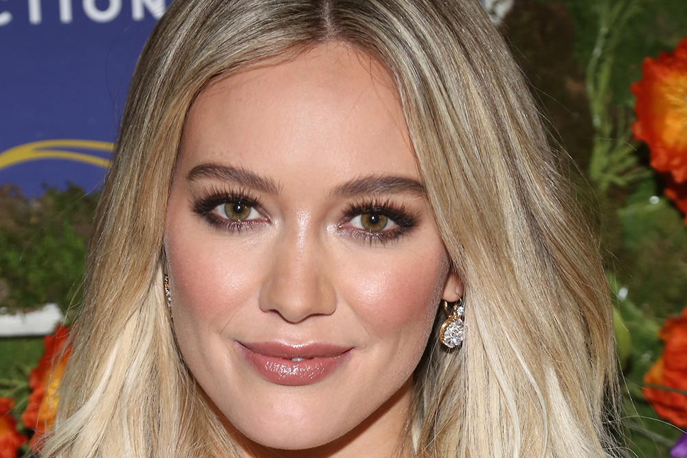 The Enhancing Serum That Gives Hilary Duff To-Die-For Brows featured image