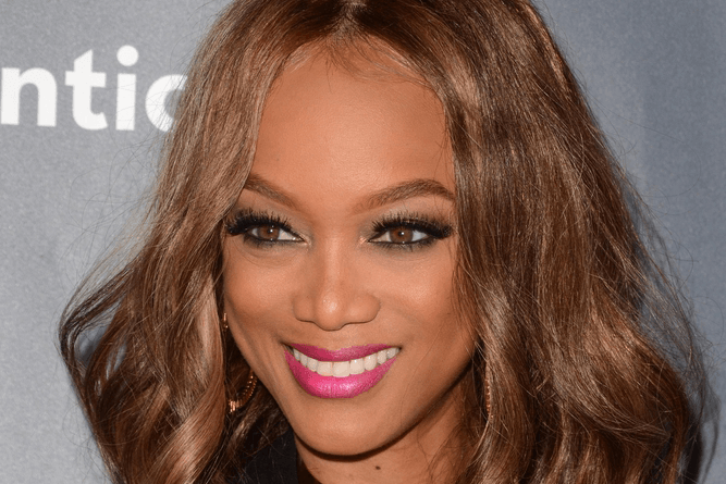 Tyra Banks Stuns In These No-Makeup Selfies featured image