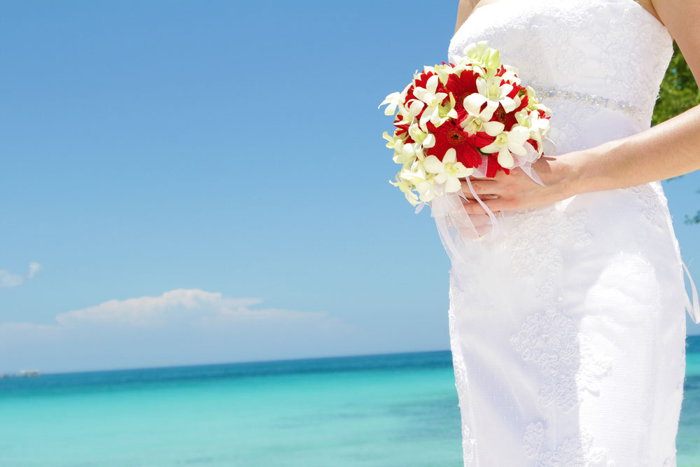 5 Beauty Tips for Beach Brides featured image