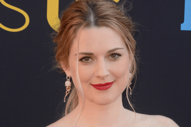 Alex Breckenridge Nude Xxx - This Is Us' Star Alexandra Breckenridge Gets Candid About Hollywood Beauty  Standards - NewBeauty