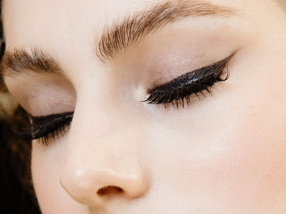 An Insider’s Guide to Eyelash Extensions featured image