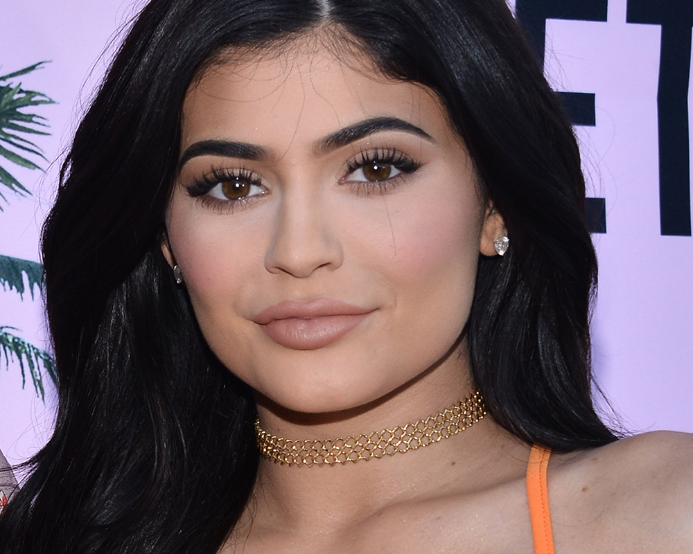 Kylie Jenner’s 22-Step Makeup Routine, Revealed! featured image
