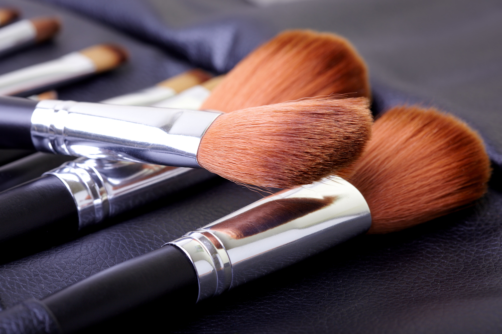 5 Tricks for Cleaning Your Makeup Tools featured image
