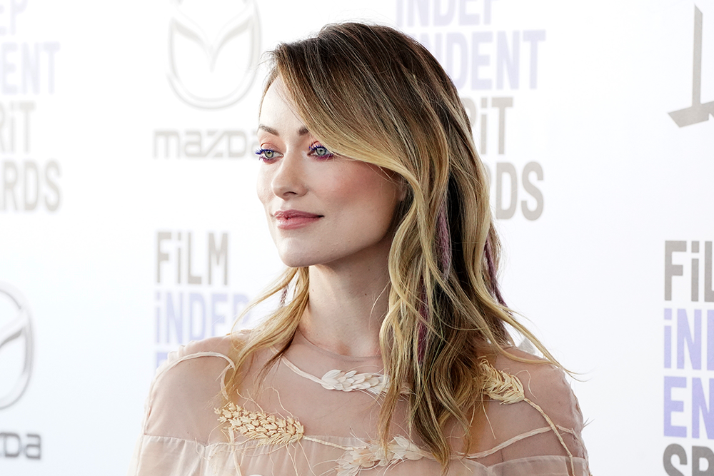 Olivia Wilde’s Blue-Violet Mascara Trick Is the Secret to Her Candy-Colored Eye Look featured image