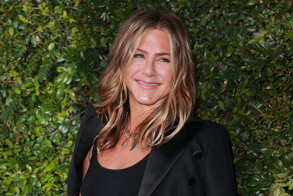 Jennifer Aniston’s Stunning Waves Are Thanks to This $2 Product featured image