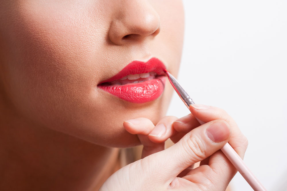 How to Apply Lip Liner Like a Pro featured image