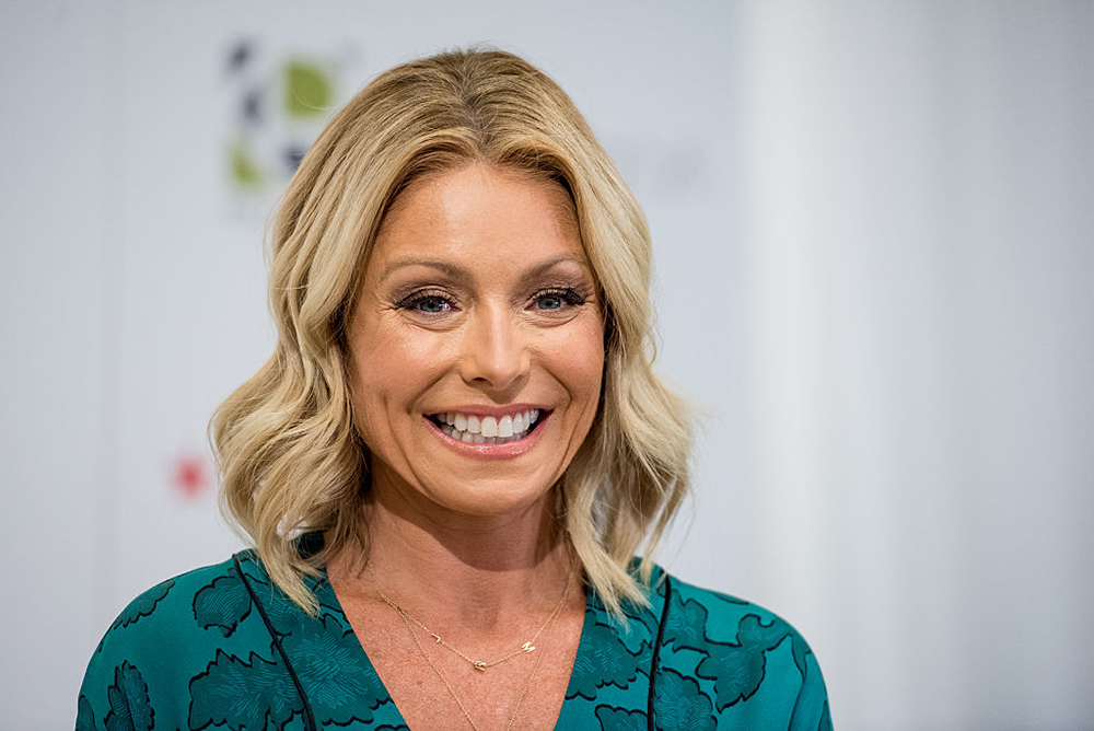 The Crazy Reason Why Kelly Ripa “Couldn’t Smile” for 6 Months featured image