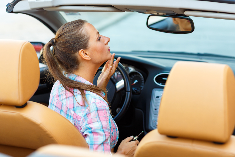This Proposed Law Might Make It Illegal to Apply Mascara While You’re Driving featured image