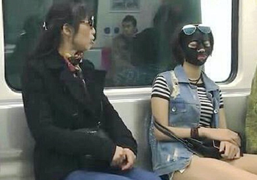 Woman Wears Face Mask on Work Commute, Doesn’t Care What Others Think featured image
