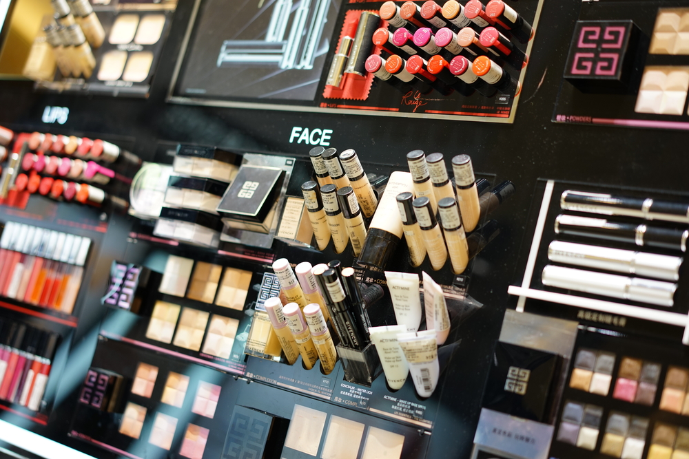 Women Are Going to Sephora to Do Their Makeup—But Not Buying Anything featured image