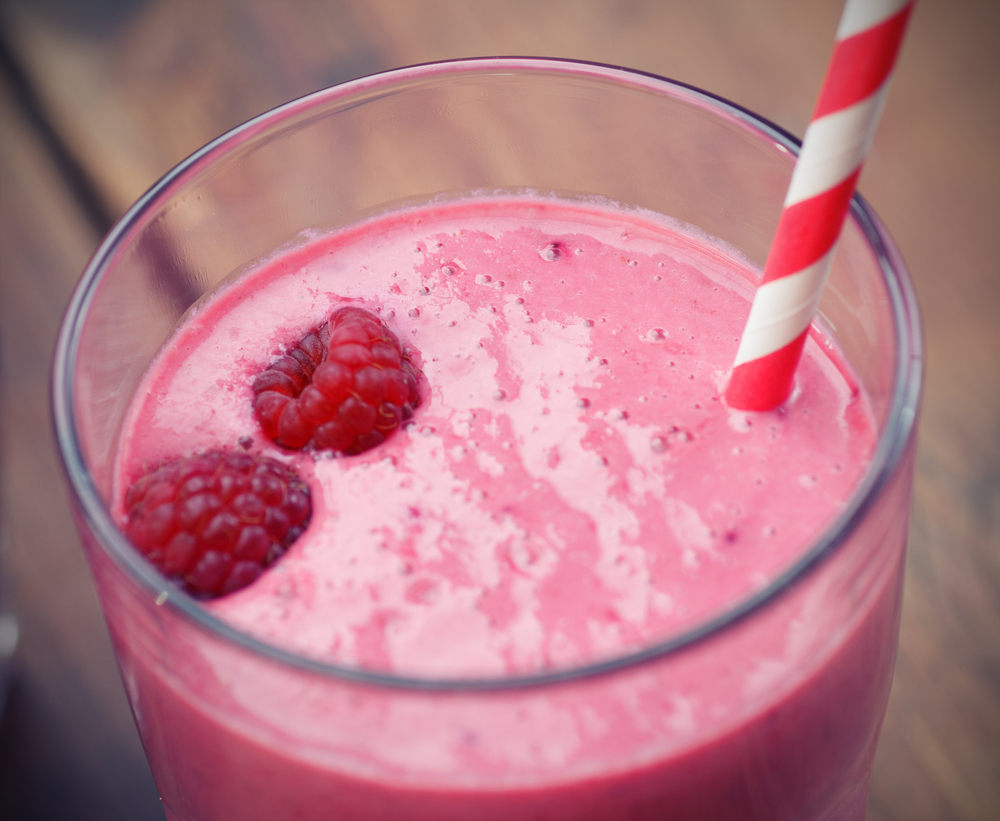The Smoothie You Should Make This Weekend for Better Skin featured image