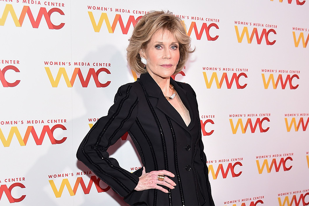 Jane Fonda’s Eyeshadow Trick Gives Her a Lifted, Youthful Look featured image