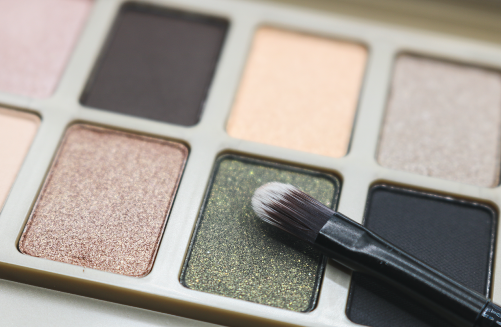 17 Makeup Products Pulled Off Shelves for Asbestos featured image