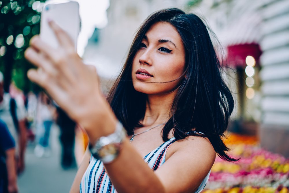 There’s Actually a Scientific Reason Why Selfies Look Distorted featured image