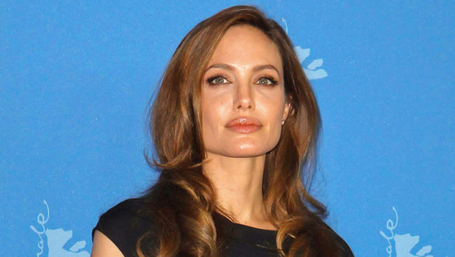 Inside Angelina Jolie’s Breast Reconstruction Surgery featured image