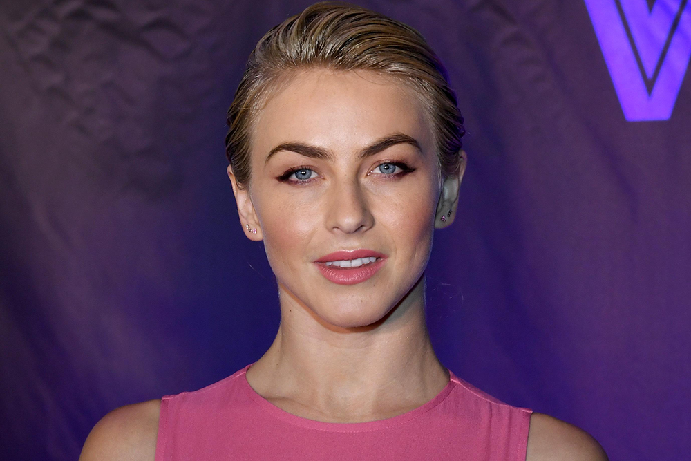 Julianne Hough Just Got the Trendiest Haircut Everyone Will Be Wearing For Fall featured image