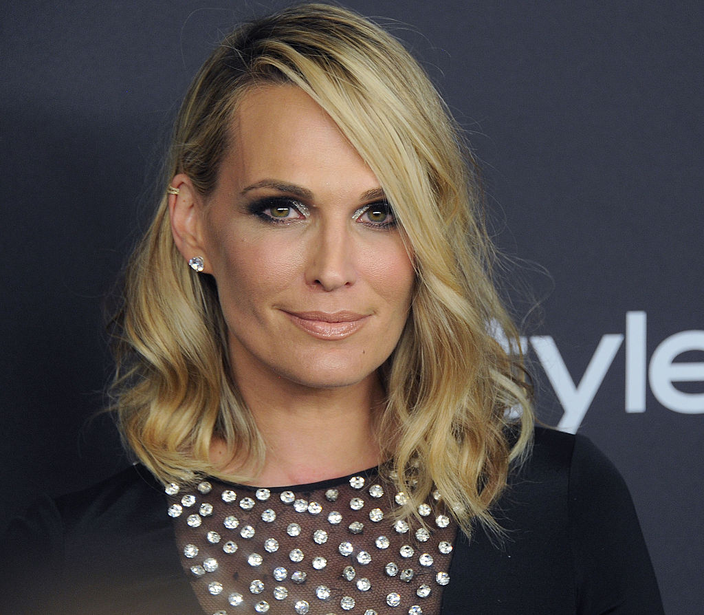 Molly Sims Trusts This One Foundation to Cover Up Her Skin Discoloration featured image