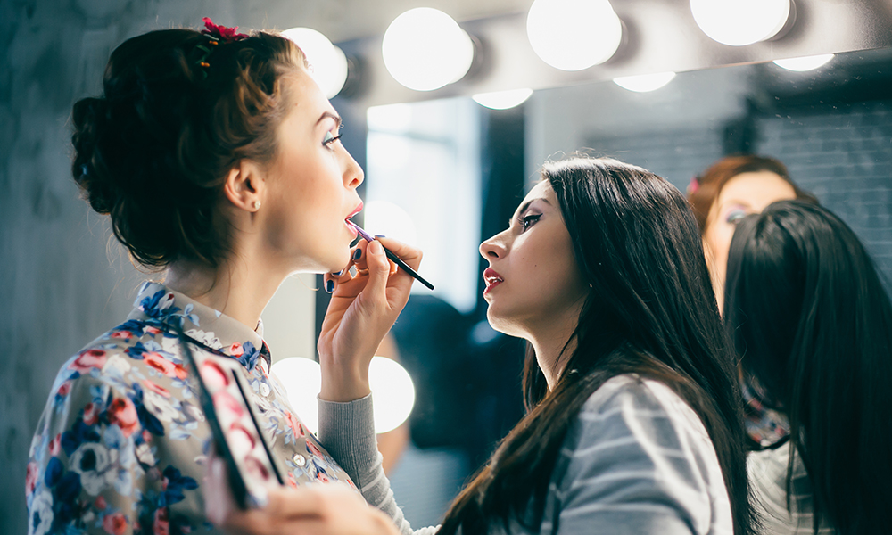 Glam Squad Secrets: 9 Hacks a Celebrity Makeup Artist Swears By featured image
