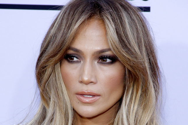 This Blogger’s J. Lo Makeup Transformation Will Make You Do a Double Take featured image