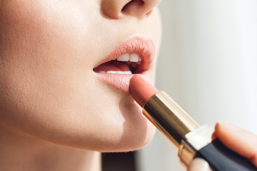 This Cult-Classic Nude Lipstick Rip-Off Gave One Woman a Horrible Allergic Reaction featured image