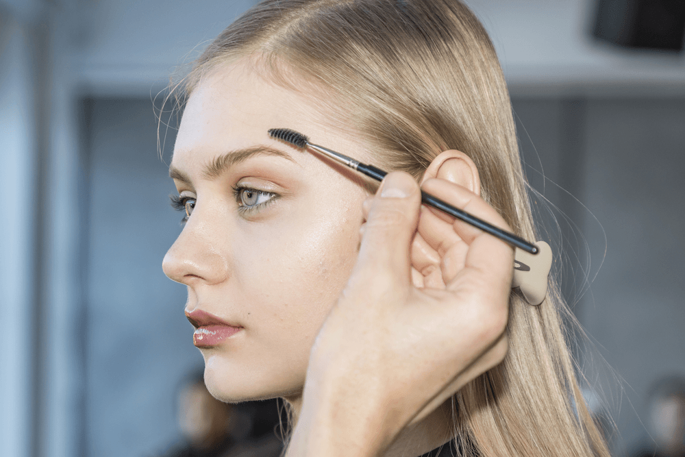 8 Instagram Eyebrow Hacks That Will Completely Change Your Brows featured image