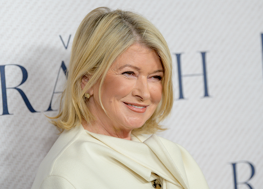 Why Everyone Is Obsessing Over Martha Stewart’s Sexy Summer Selfie featured image
