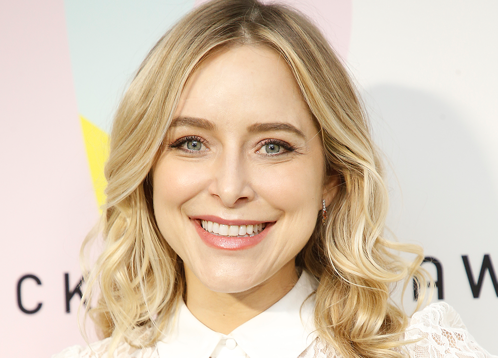 Actress Jenny Mollen Has Some Advice For Women Considering Botox Cosmetic Right Now featured image