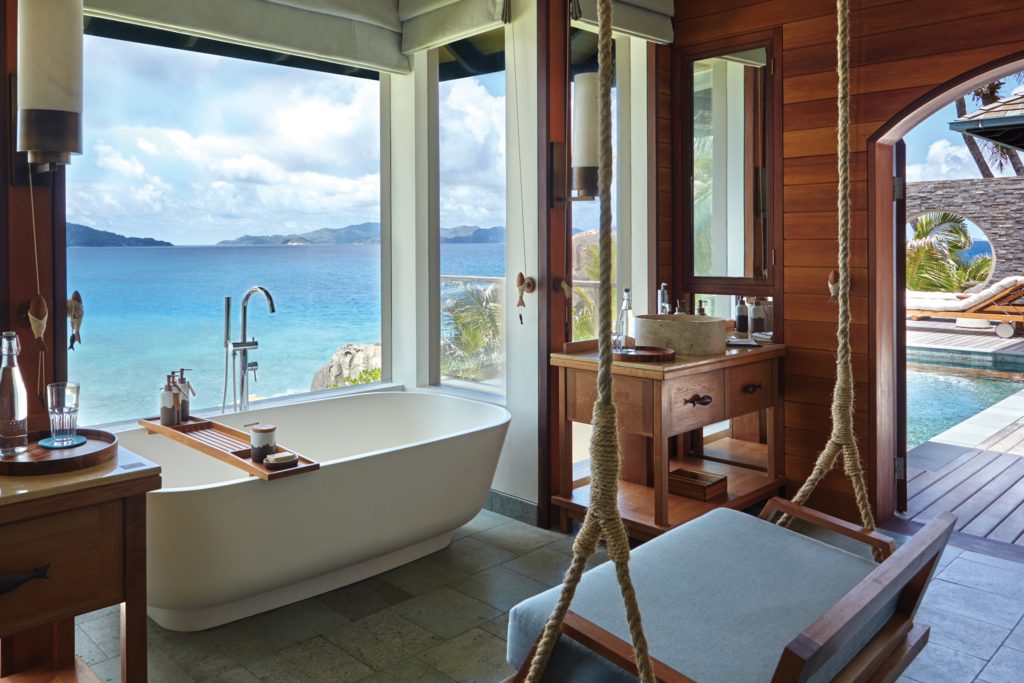 A Look at the Most Beautiful Bathtubs Across the Globe featured image