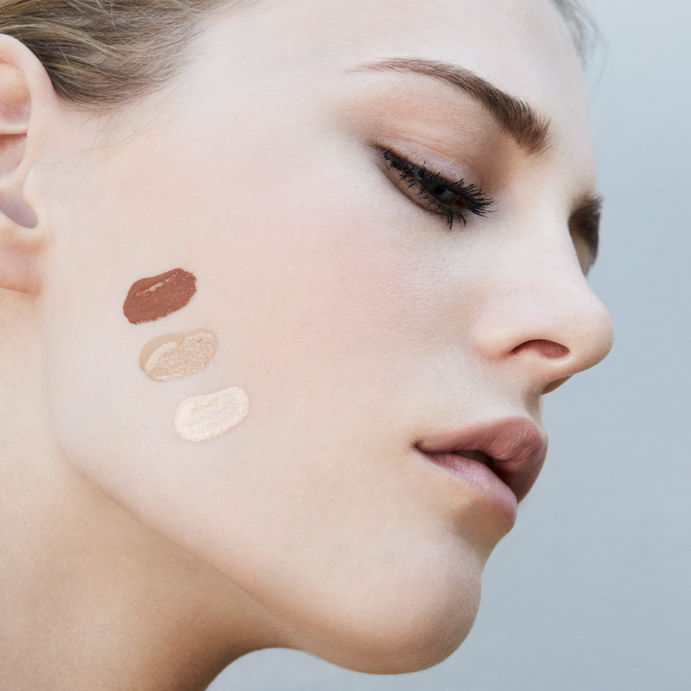 Exactly How to Camouflage a Chin With Makeup - NewBeauty