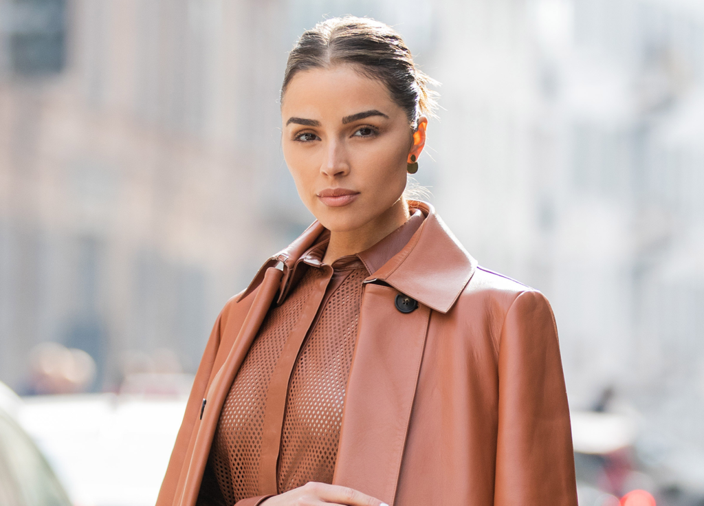 Olivia Culpo Says This Fat-Burning Treatment Gives Her Toned Abs Without Going to the Gym featured image