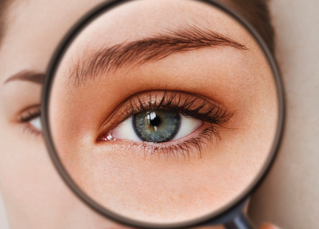 How to Treat and Camouflage 3 Main Signs of Aging Eyes featured image