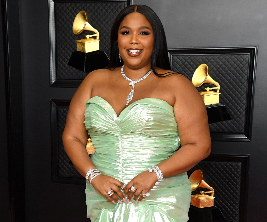 Lizzo’s Unedited Nude Selfie Hopes to Inspire Change on Social Media featured image
