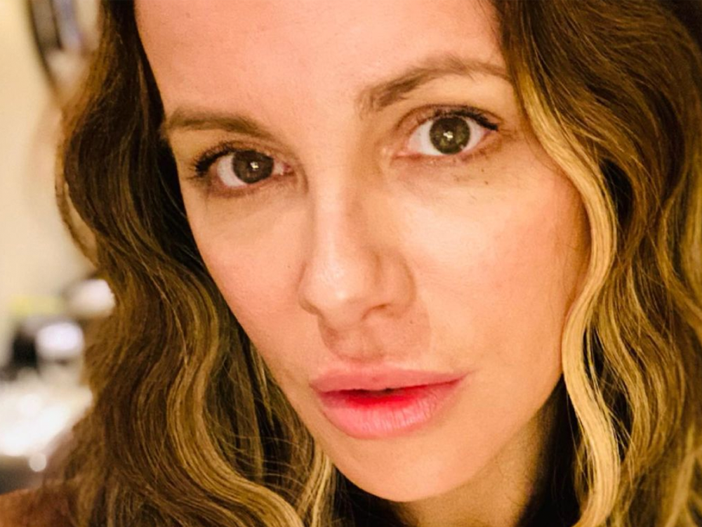 Kate Beckinsale Credits This Collagen-Boosting Treatment For Her Youthful Skin featured image