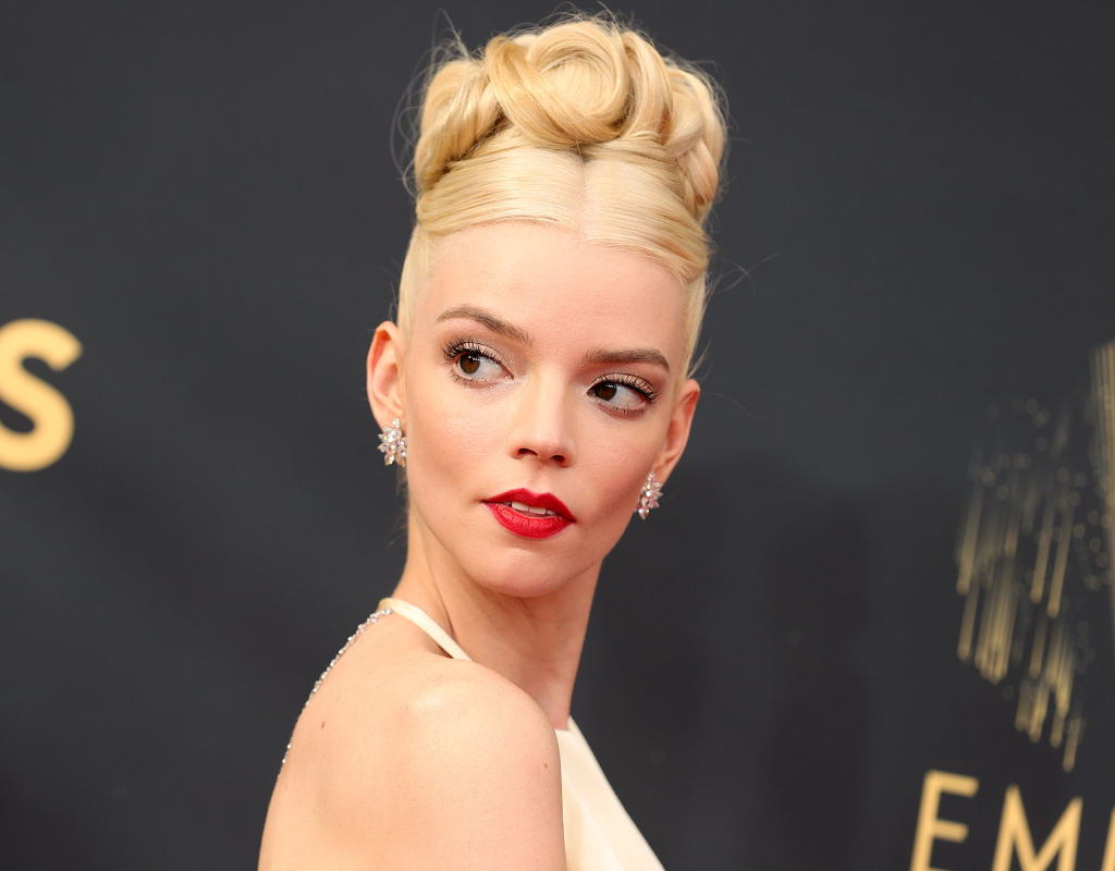The Iconic Lip Color Anya Taylor-Joy Wore at the Emmys featured image